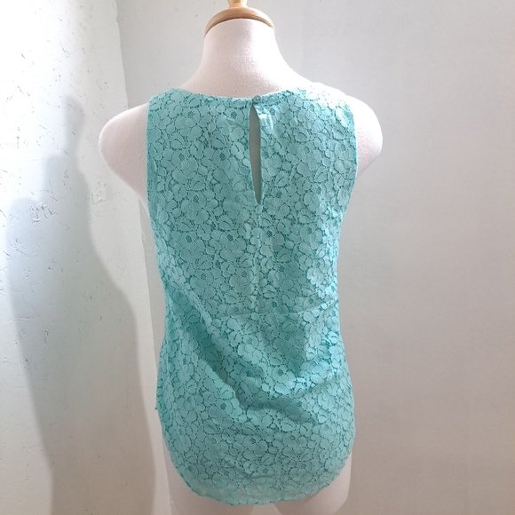 Talula | Blue floral lace sleevless blouse - Picture 4 of 9